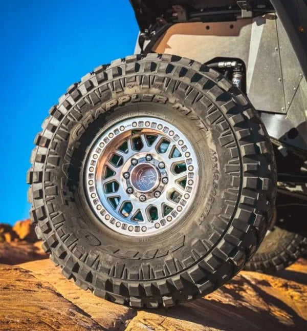Race Inspired 8 Lug Hub Cap